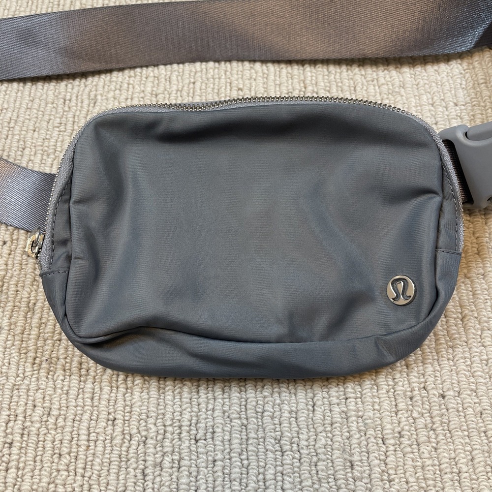 lululemon athletica Everywhere Belt Bag 1L Gray Silver OG Original Crossbody